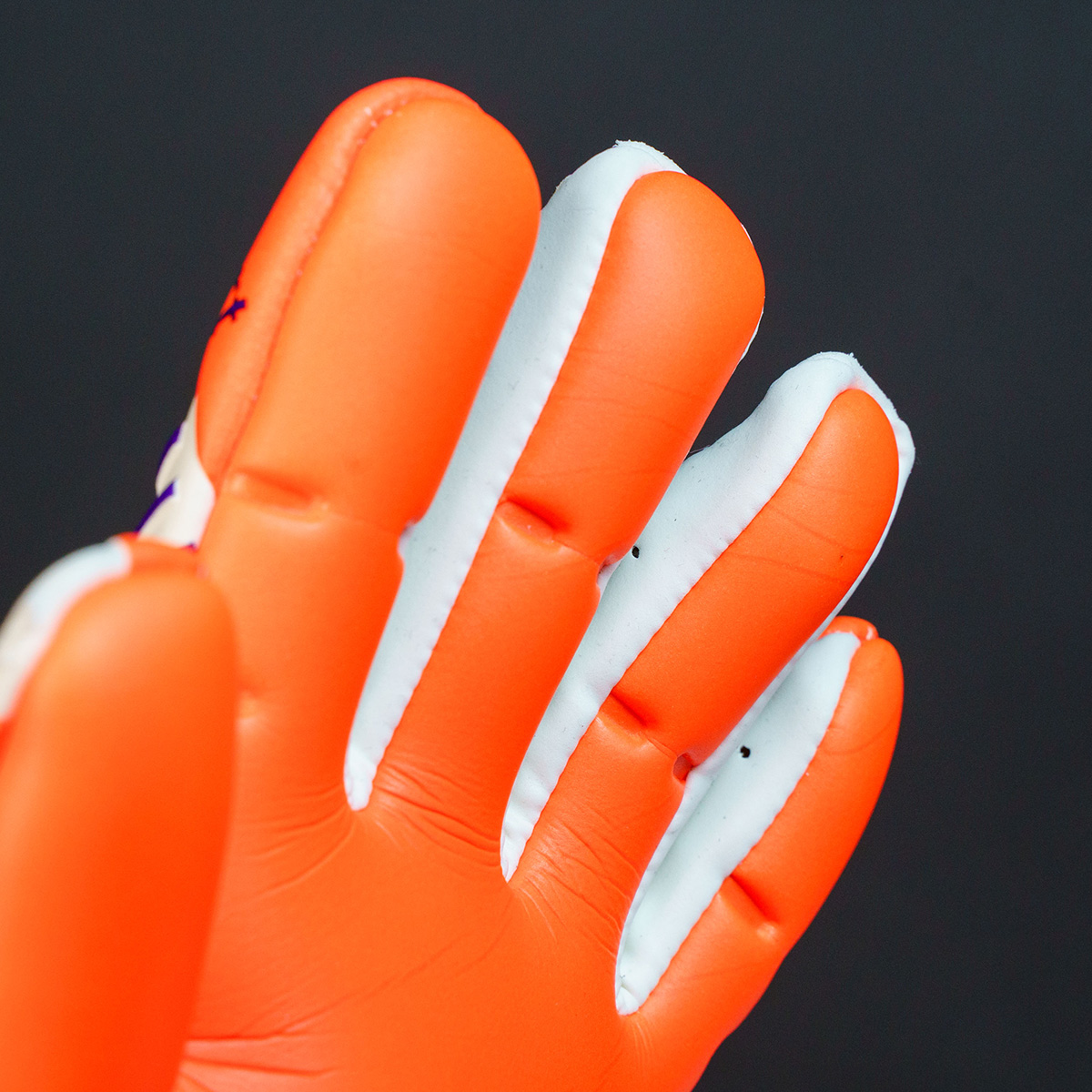 FM Cybertec Maignan Aboslutgrip HN #383 in weiß/fluo orange/lila